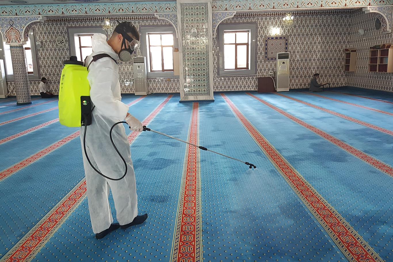 Ulu Cami gül suyu ile yıkandı